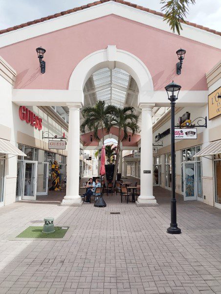 Nice colours at Orlando Premium Outlets