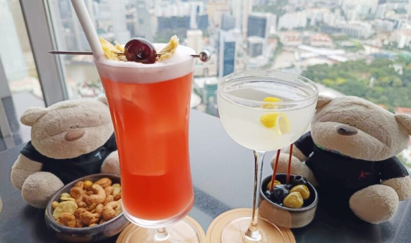 SKAI Bar at Swissotel The Stamford - Vesperana and The Singapore Sling Cocktail