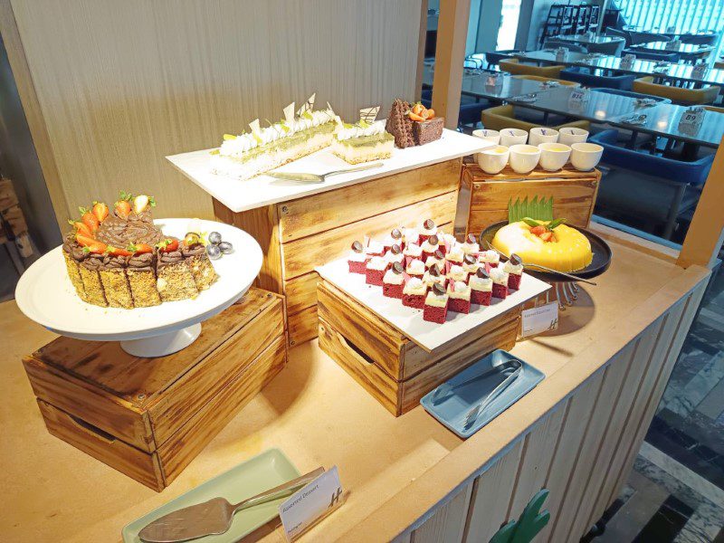 Holiday Inn Johor Bahru Dinner Buffet Dine @ Eight - Desserts