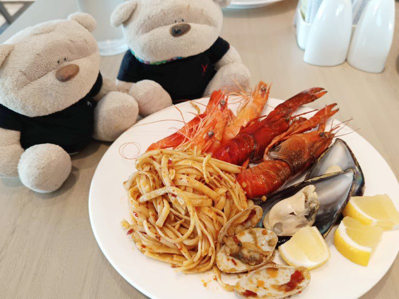 Holiday Inn Johor Bahru Dine@Eight Dinner Buffet (2bearbear Review) - Aglio Olio with Seafood