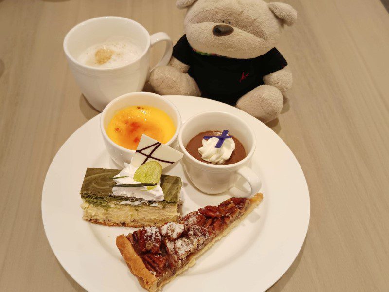 Holiday Inn Johor Bahru Dine@Eight Dinner Buffet (2bearbear Review) - Desserts