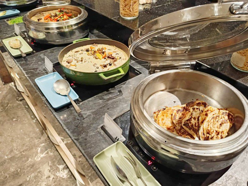 Holiday Inn Johor Bahru Breakfast Buffet at Dine @ Eight - Freshly made prata!