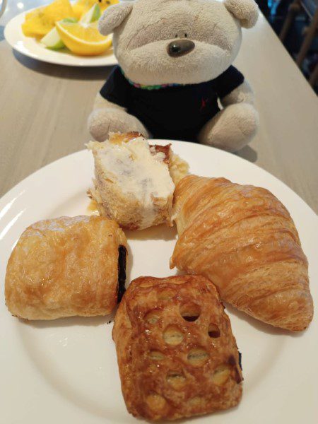 Holiday Inn Johor Bahru Breakfast Buffet at Dine @ Eight - Pastries (Chocolate's the best)