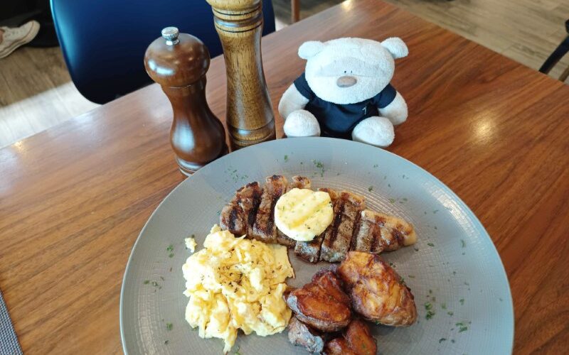 The Kitchen by Wolfgang Puck Priority Pass at Changi Airport Terminal 3 Review - Steak and Eggs ($28)