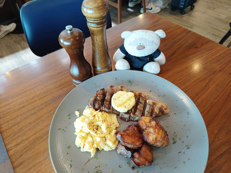 The Kitchen by Wolfgang Puck Priority Pass at Changi Airport Terminal 3 Review - Steak and Eggs ($28)