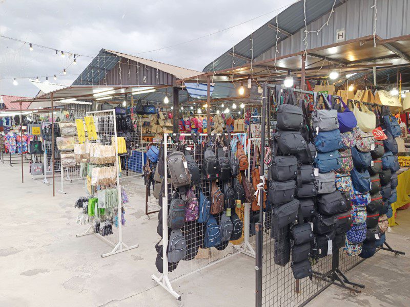 Shops on the outside of Uptown Ipoh Night Market selling bags